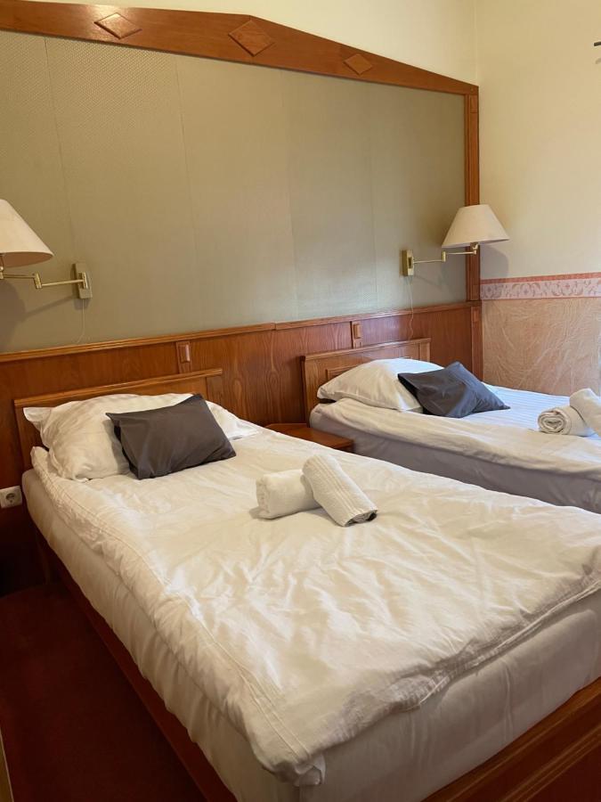 Kenguru Panzio Hotel Hodmezovasarhely Ngoại thất bức ảnh