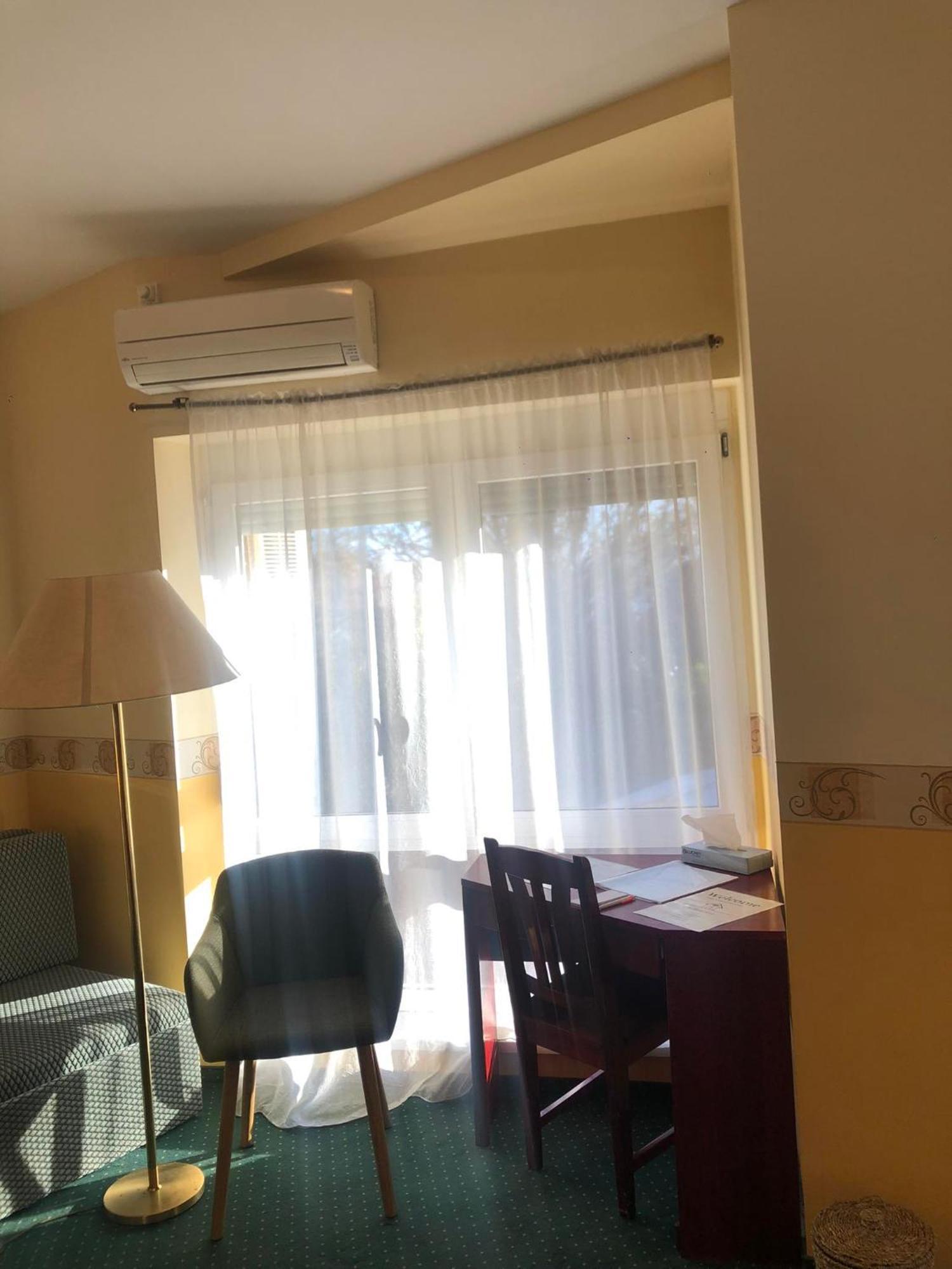 Kenguru Panzio Hotel Hodmezovasarhely Ngoại thất bức ảnh