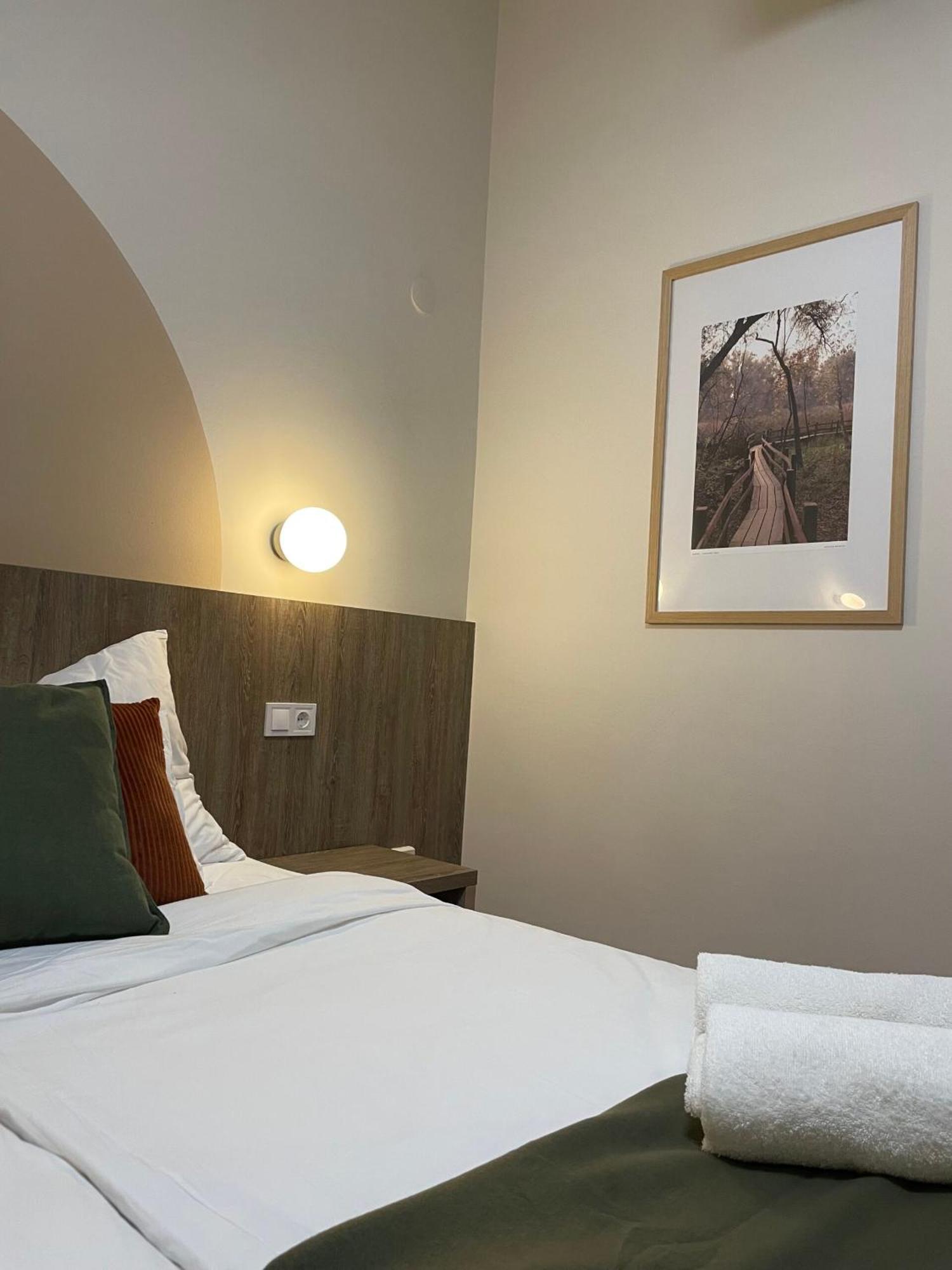 Kenguru Panzio Hotel Hodmezovasarhely Ngoại thất bức ảnh